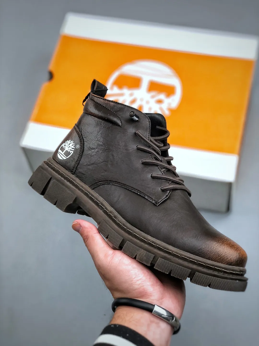 Local pick-up💰 520 supports store Timberland/Timberland classic 25ss new high-top (plus velvet) classic re-creation, brand new upgrade, Guangdong factory quality, original box and original packaging. The fabric is made of Italian top-grade frosted cowhide, with anti-odor and anti-corrosion genuine leather latex insoles to give you a perfect wearing experience. High-quality and durable, a must-have for sportsmen. Specially designed to treat those who are not handsome. High-quality and first-class foot feel. Exclusive supply. Official item number: TB23066 Size: 39 40 41 42 43 44